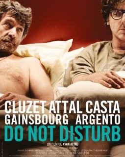 Do not Disturb d'Yvan Attal : petit porno gay entre amis, 2 extraits